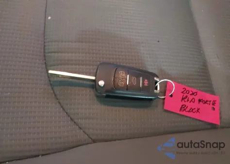 2020 Kia Forte Lxs z USA, uszkodzony, nr VIN 3KPF24AD8LE194334